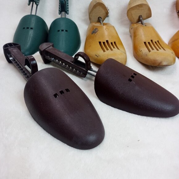 Vintage Lot of Wooden & Plastic Shoe Form Trees - Picture 3 of 12